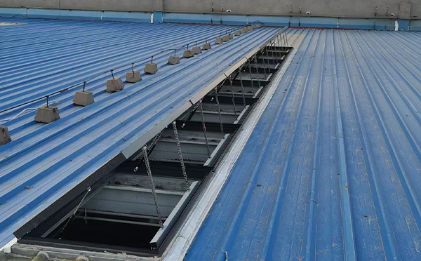 某城市大型商业综合体中庭互助排烟窗工程