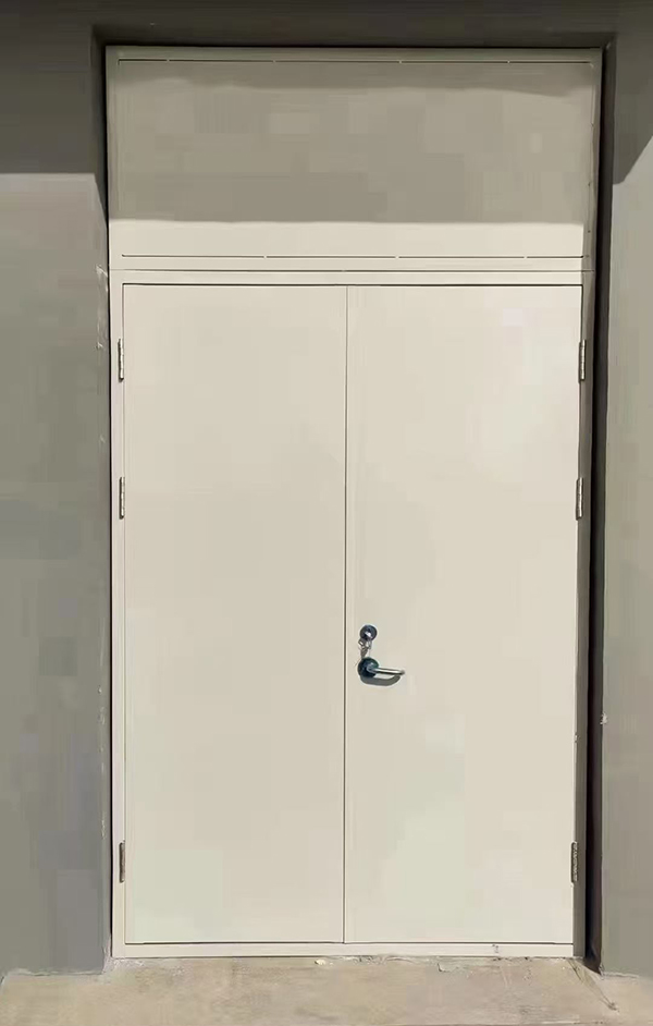 展览馆项目完成大跨度互助防火门安装